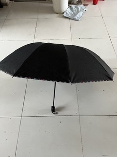 很便宜的雨伞