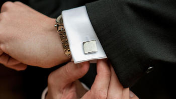 男士约会也有“三金”？除了手表、戒指还有它！你对袖扣的了解有多少？