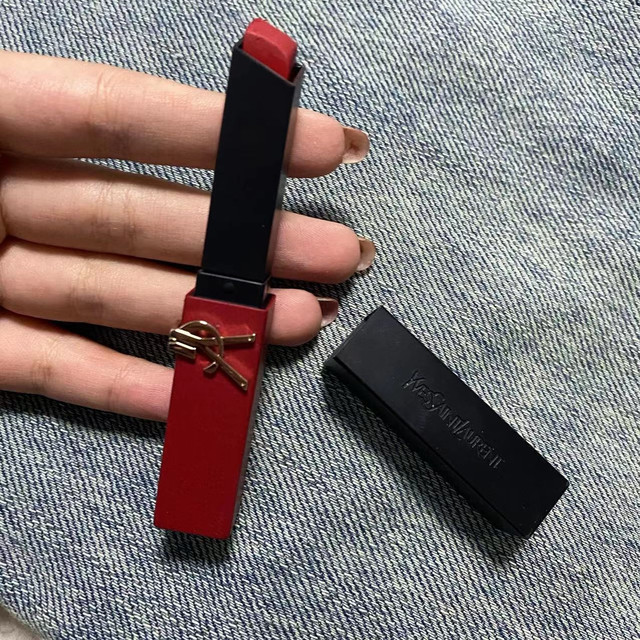 我绝对相信!没有女生不喜欢这款口红，情人节礼物有着落了!