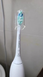 飞利浦电动牙刷HX6730让口腔清洁变得更轻松