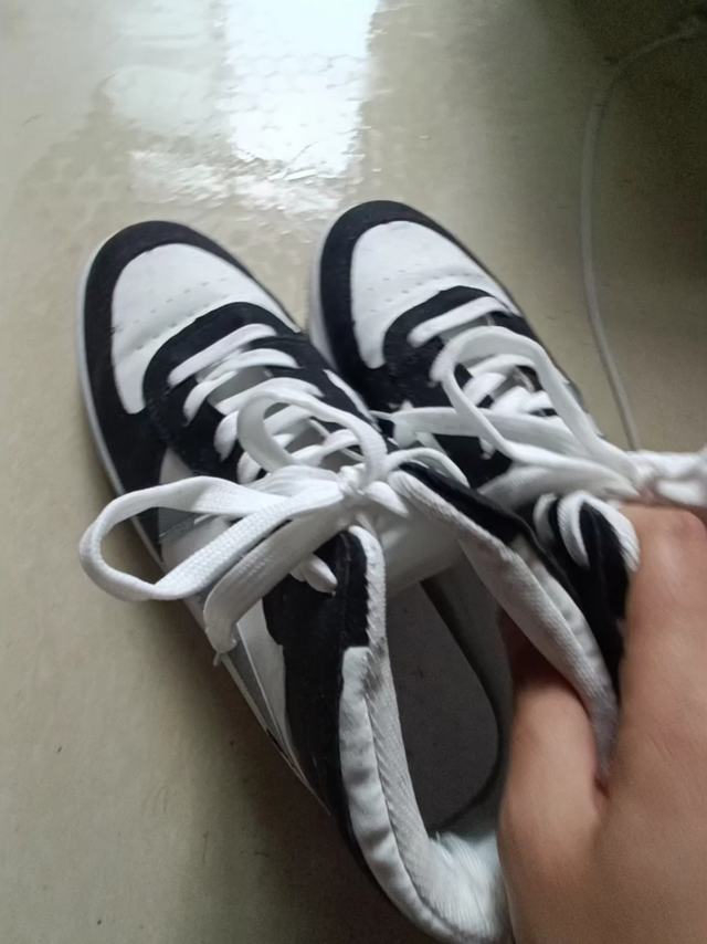 男生的休闲百搭高帮鞋