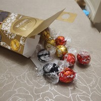 美食分享 篇六：最近这个瑞士莲巧克力价格实在太友好，情人节不送这个都对不起自己