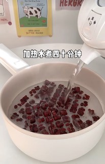 离了个大谱！掰红豆冰 把美甲也掰掉了😅