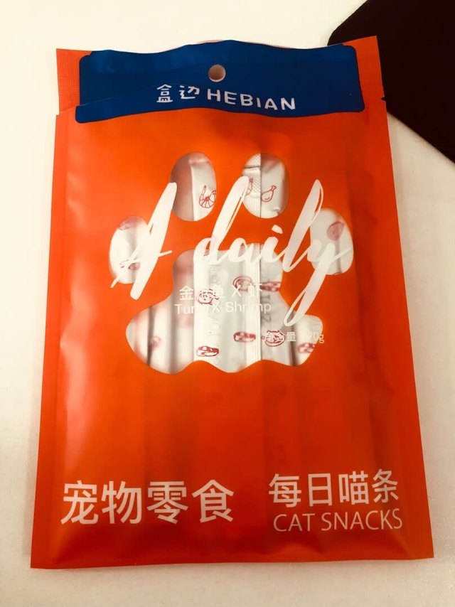 我家猫很爱吃，一两条根本不够，吃的时候都