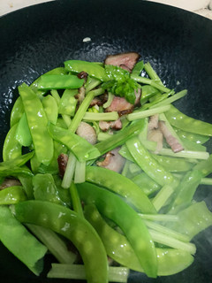 腊肉炒芹菜豌豆超好吃