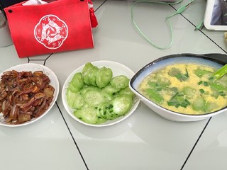 开工第一餐，满满当当一大桌