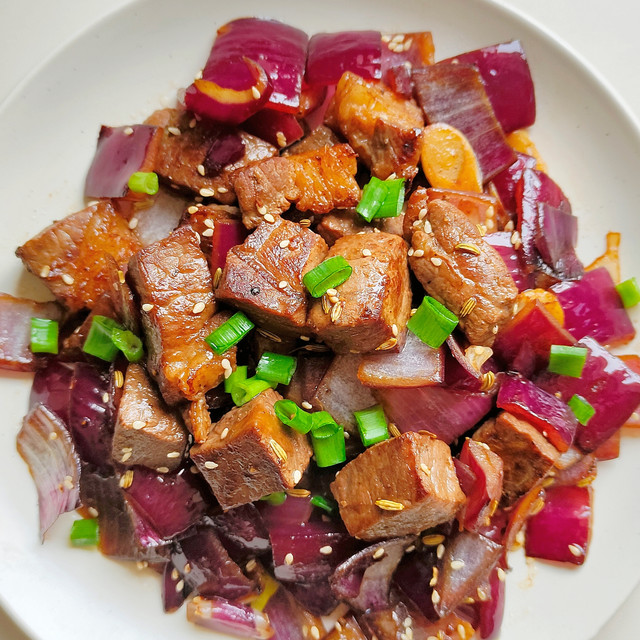 任何人没有吃过这道孜然洋葱牛肉粒我都会伤心的!