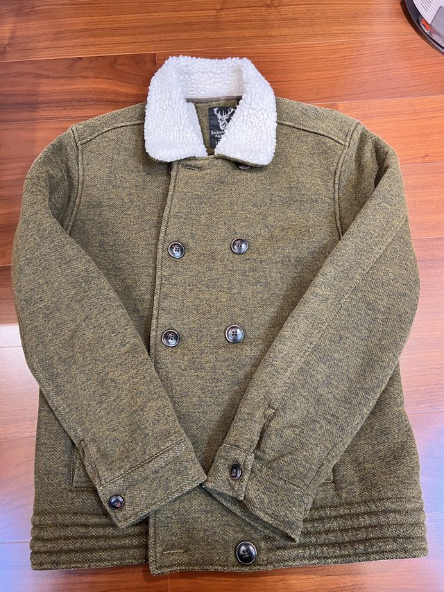 翻翻衣帽间，找到一件思莱德