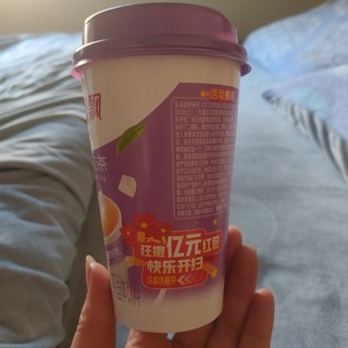 渴了就来一杯香飘飘吧