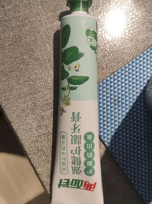 物美价廉的两面针牙膏