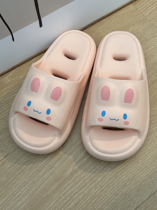 就喜欢我的粉色拖鞋