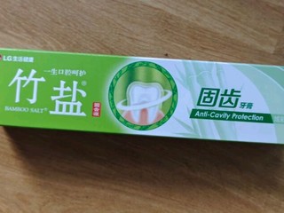 适合学生档使用的竹盐固齿牙膏