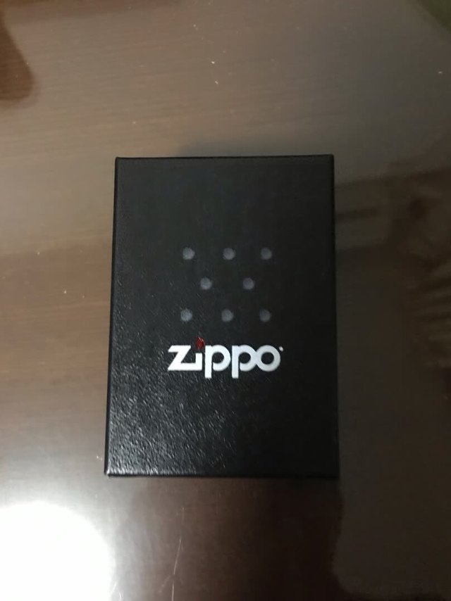 Zippo打火机，非常好用，应该是正品，