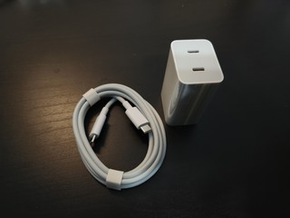 推荐一款适合苹果全家桶用户的双口充电器