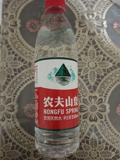 便携式农夫山泉矿泉水