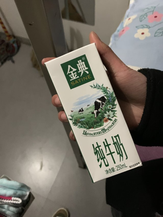 早上起来必备的早餐牛奶