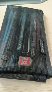 方便实用的黑色笔袋