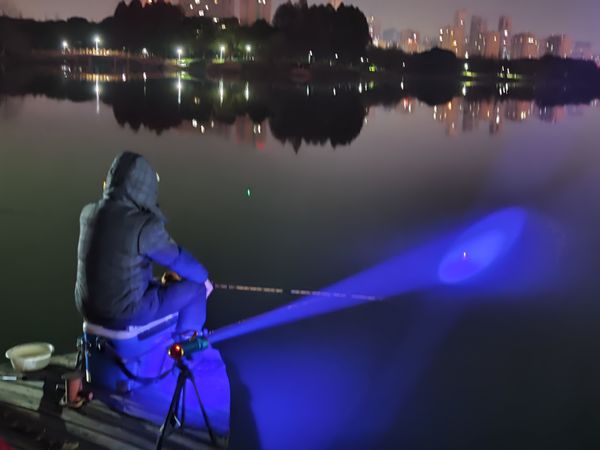 夜晚钓鱼补光灯