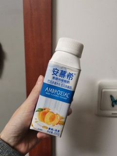 买了一箱安慕希风味酸奶