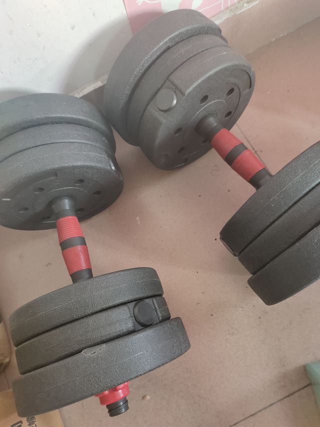 哑铃杠铃随意组合。