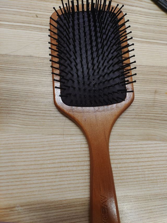 实用的头皮按摩梳子