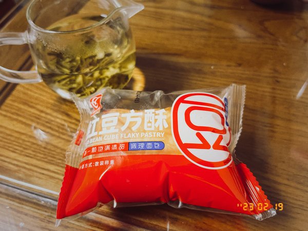 友臣椰蓉包“红豆方酥”，美味又实惠。