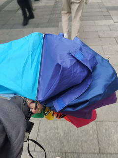 彩虹雨伞，让天气影响不了你的心情