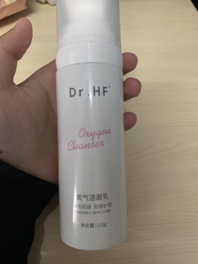 清洁效果绝绝子氧气洁面乳