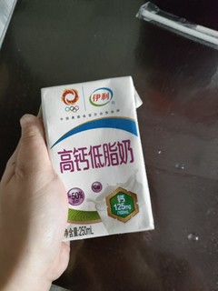 高钙牛奶蒙牛伊利牛奶