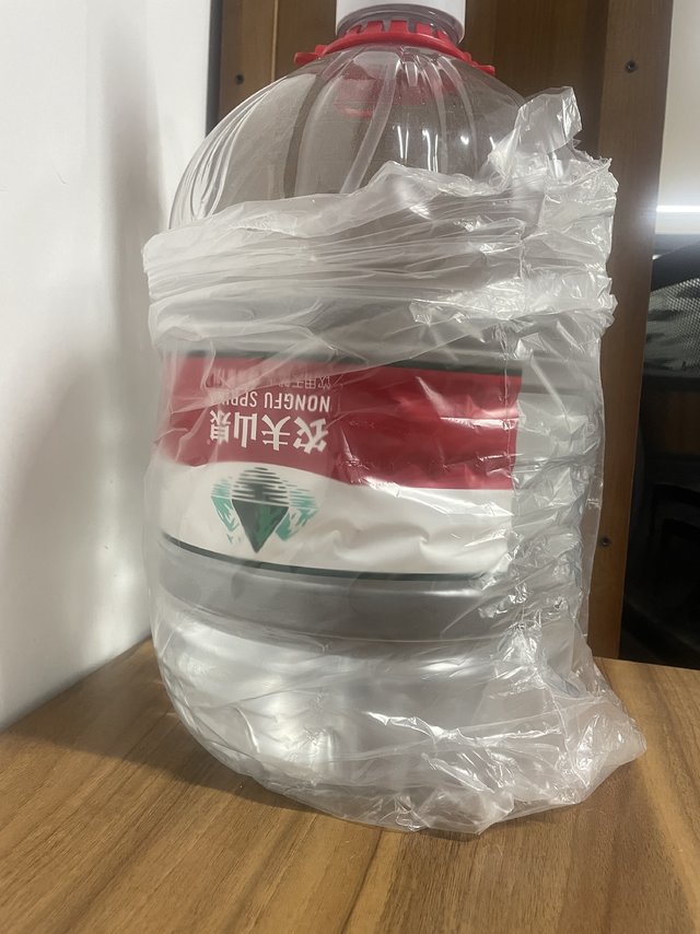 大瓶的农夫山泉天然水真的超级划算