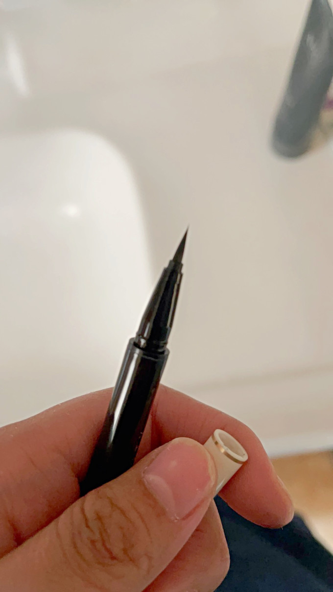 尔木萄眼线笔从买起到现在一直在使用它的名字笔头很细画眼线很丝滑用