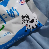 花园软包装的纯牛奶
