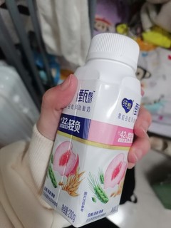 纯甄桃子味酸奶！好喝到爆