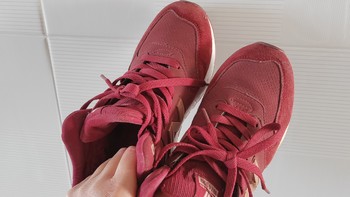 运动鞋子分享：新百伦深红色高帮运动鞋