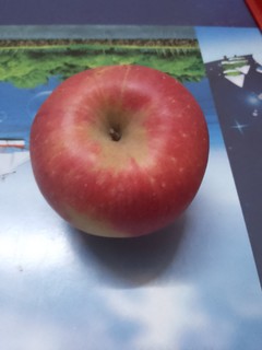 妈妈叫我带着苹果🍎去上学