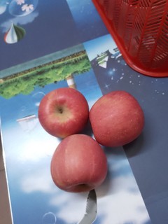 妈妈叫我带着苹果🍎去上学