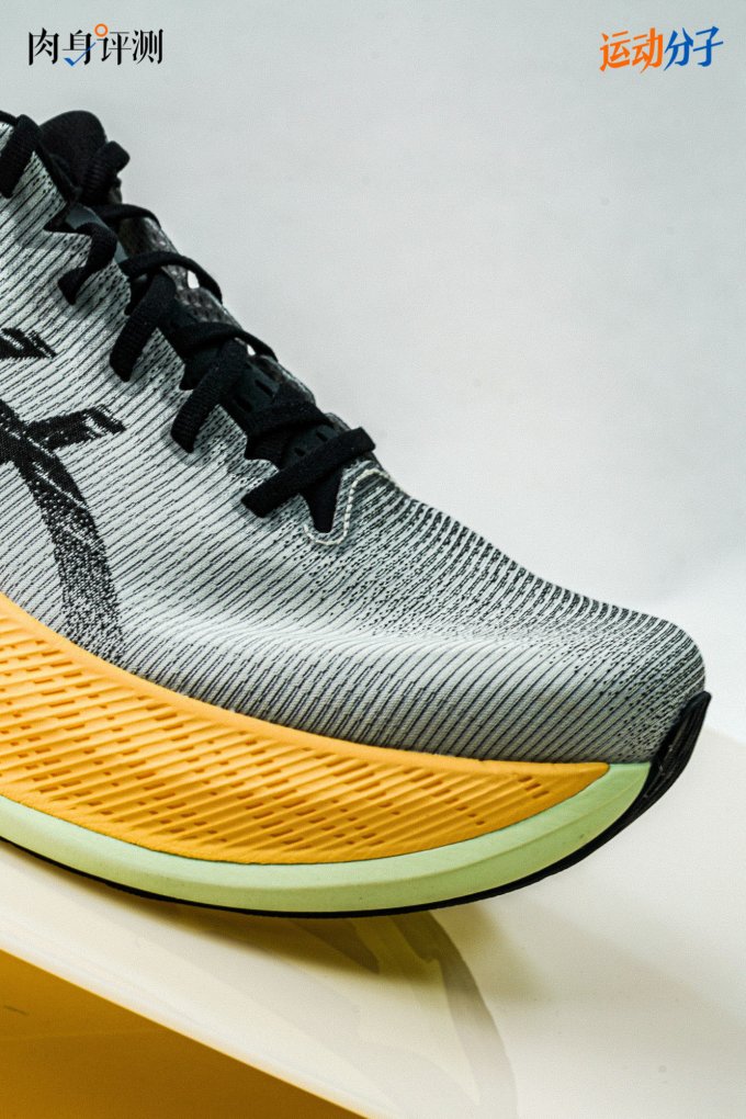 亚瑟士跑鞋怎么样 亚瑟士superblast,超厚底硬核跑步训练鞋_什么值得