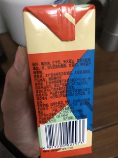 第一次用国产奶油，看看配料表有点慌