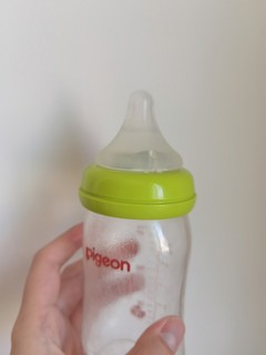 新生儿必备的贝亲奶瓶