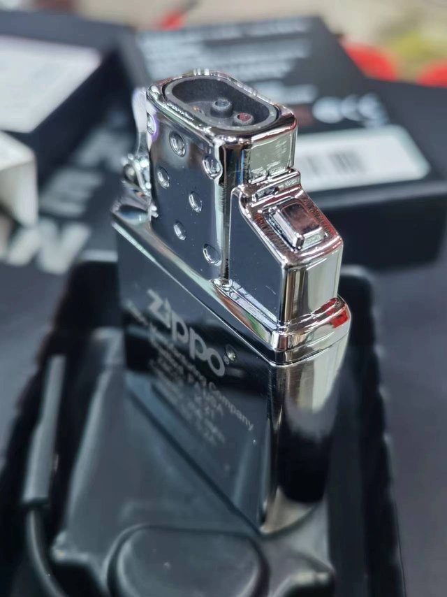 越来越离谱的zippo配件