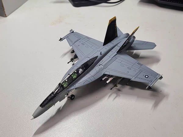 合金飞机模型大黄蜂