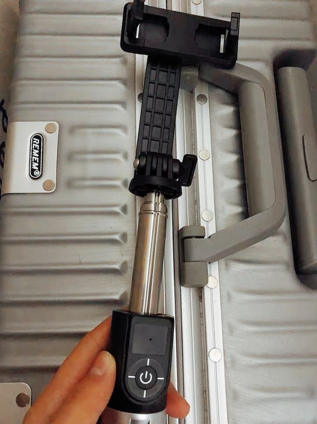 开学新装备，折叠手机支架蓝牙自拍杆