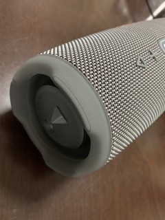 JBL Charge 5， 震撼的效果！春天郊游好伴