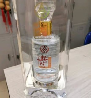 酒香宜人，入口顺滑，酒色清纯