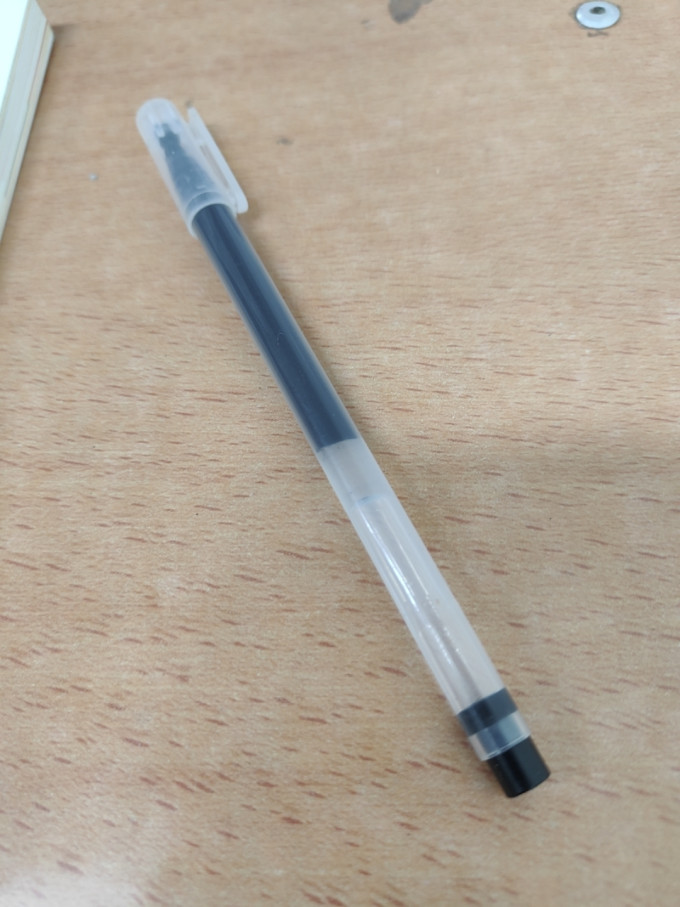 黑色一次性中性笔大容量