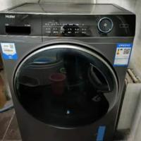  这款超薄洗衣机容量很大，智能化系统操作