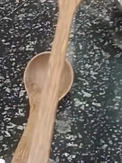 用木质的勺子应该是最卫生的