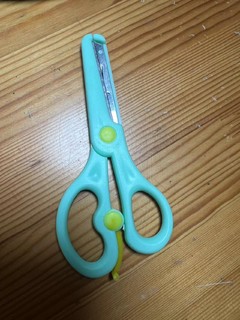 这款儿童剪纸剪刀使用起来真的太方便了！