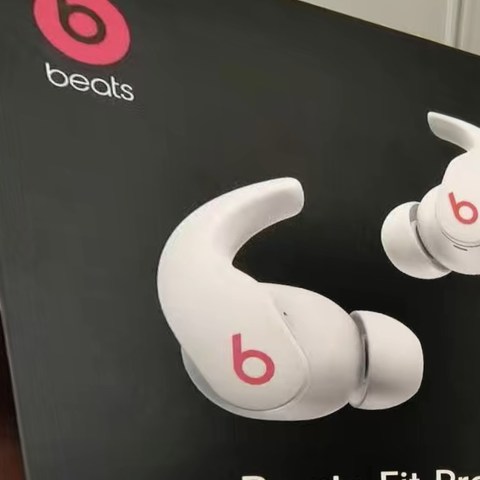 斜杠青年充电计划。Beats Fit Pro真无线主动降噪蓝牙耳机耳翼入耳式运动耳塞