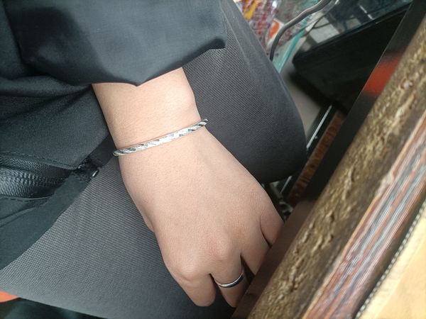 银手镯圈住幸福，圈住平安！